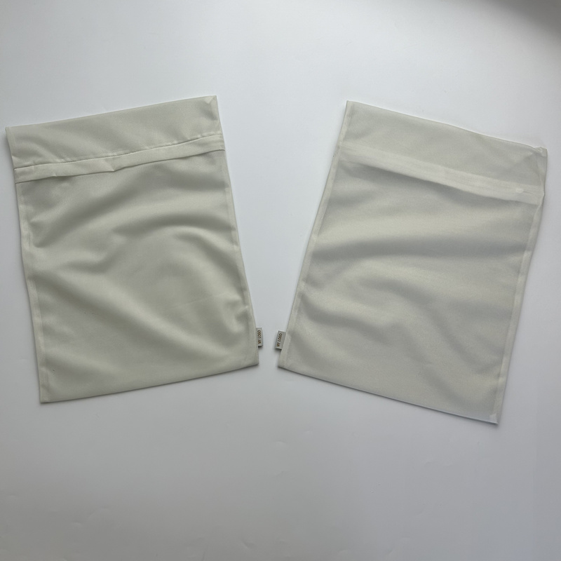 Washbag with Zipper Cover